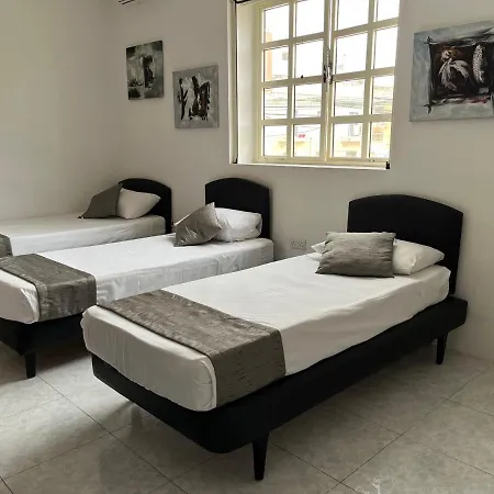 New Aurora 3, Huge Private Bedroom En-suite * Is-Swieqi